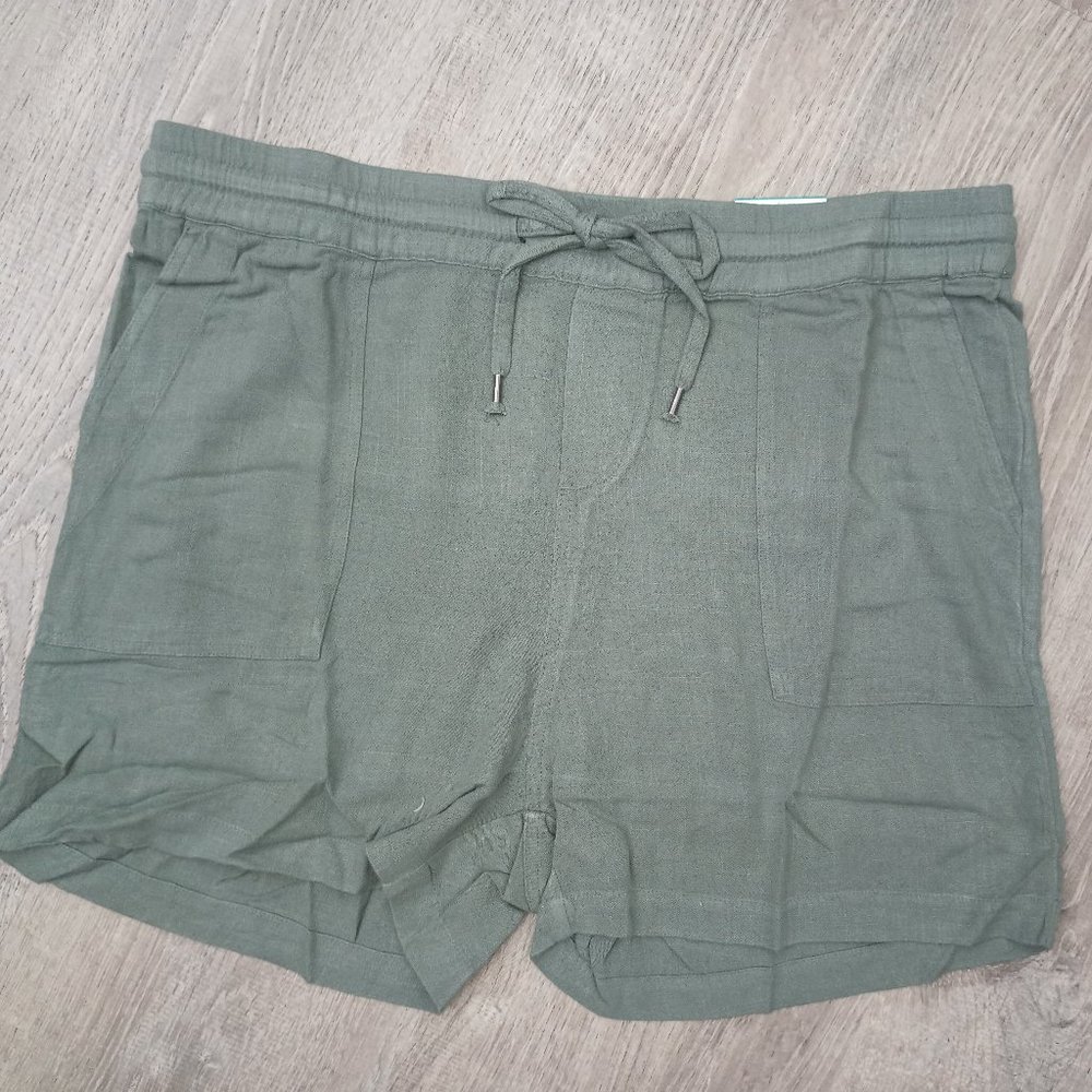 Style & Co plus Women's Tie-Front Shorts. New pale sage. 0X - Picture 2 of 5